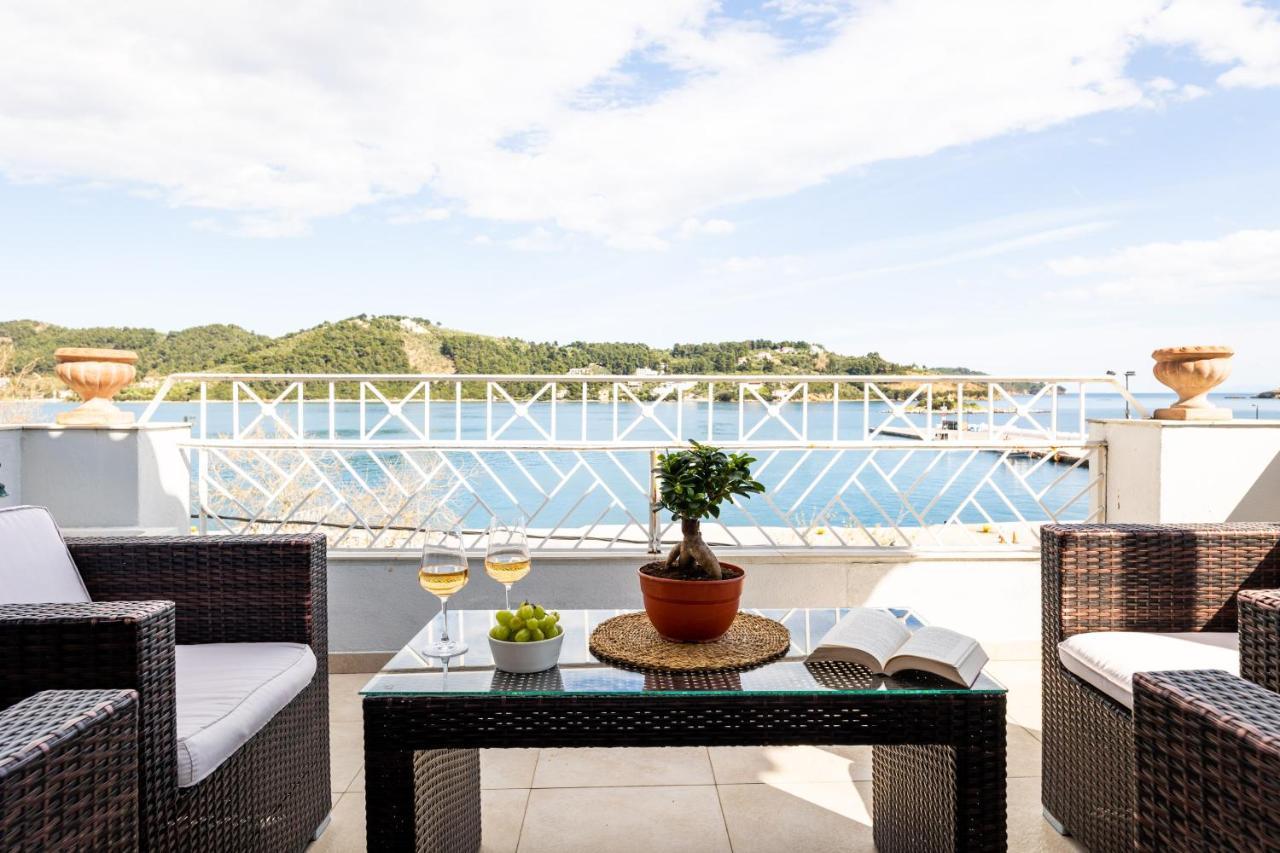 شقة Casa Blue Sea View, Philian Collection مدينة سكياثوس المظهر الخارجي الصورة